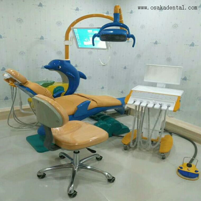 Belle unité de fauteuil dentaire pour enfants de dessin animé de dauphin 