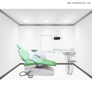 Chaise dentaire avec compresseur d'air et pièce à main dentaire et échelle LED avec une belle couleur verte